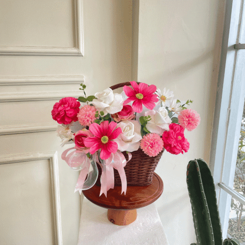 petite flowers basket