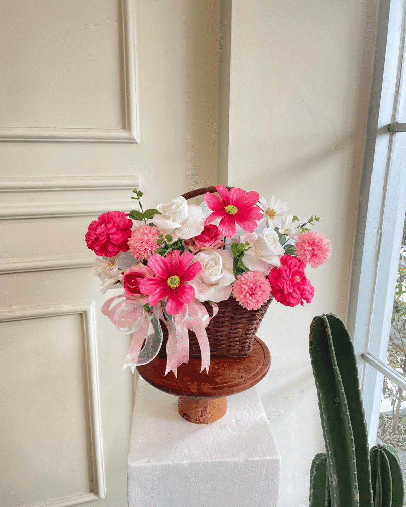 petite flowers basket