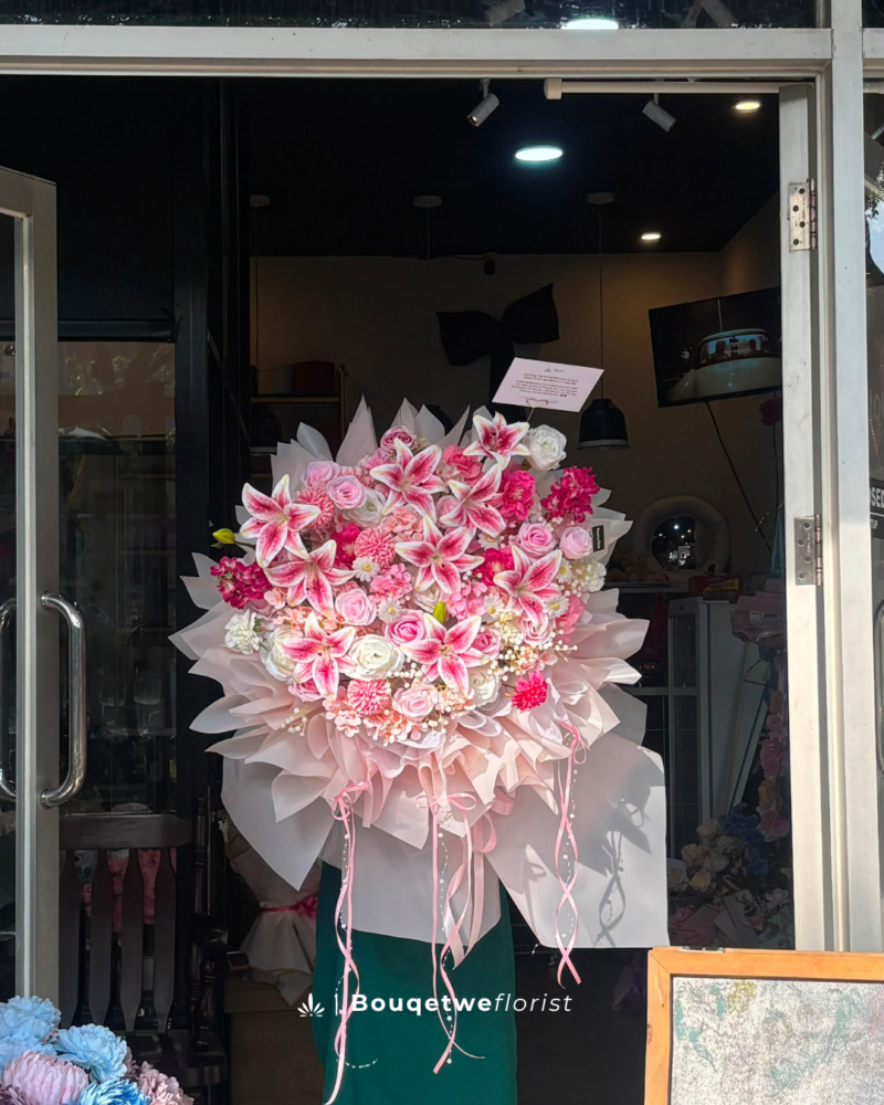 Giant petals lily